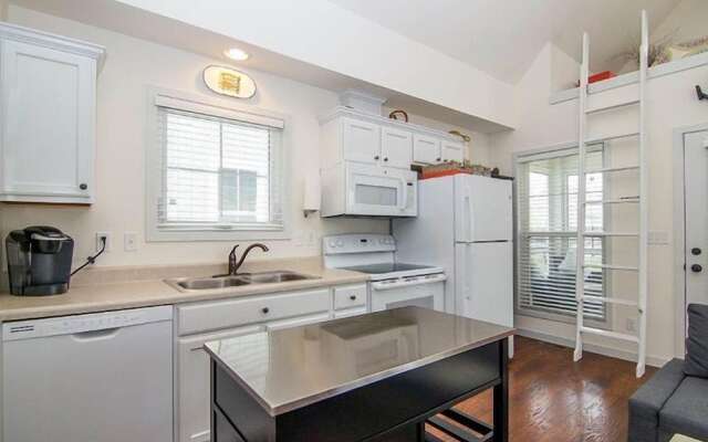 Captain`s Quarters - 179 Leeward Way, Cottage #6