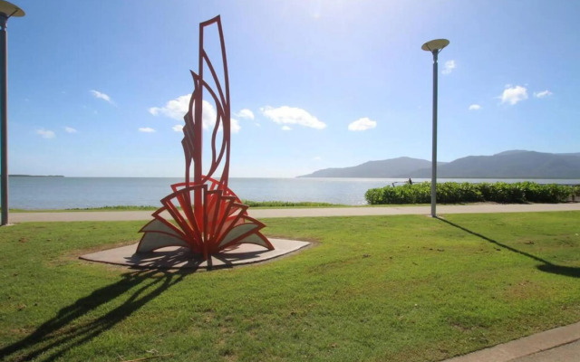 Pool View City Centre Apartment 206