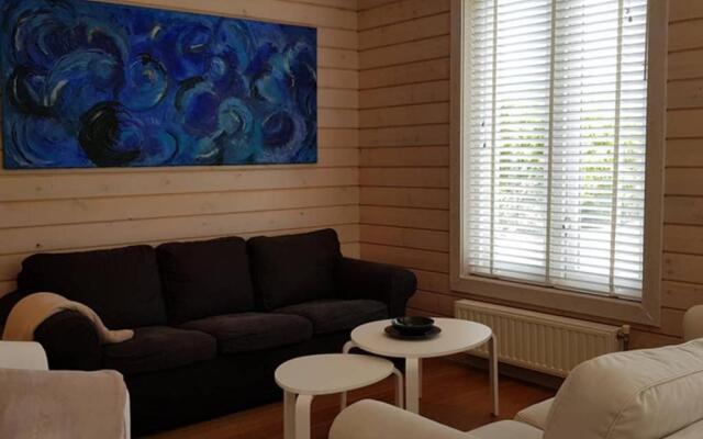 The Blue House - Luxurious Waterfront Villa Zeewolde