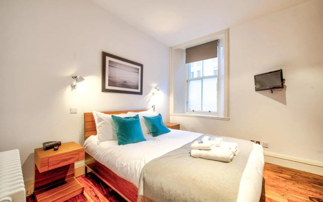 Sumptuous 2BR Apt Next To Edinburgh Castle!