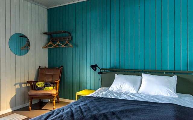 Saarj¿e puhkemaja tuba koos hommikus¿¿giga