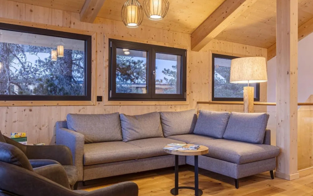 Superior Chalet With Sauna and hot tub