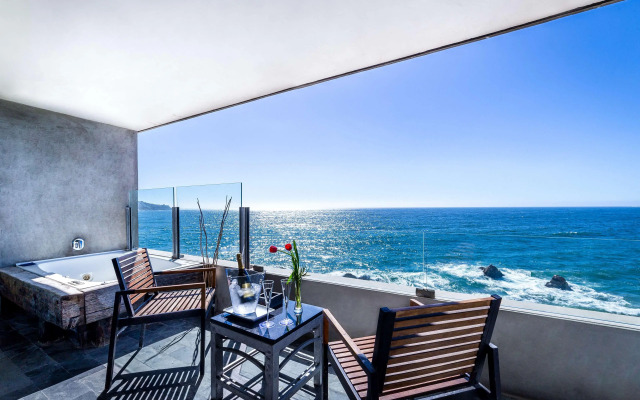 Radisson Blu Acqua Hotel & Spa Concon