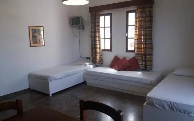 Elpida Apartments