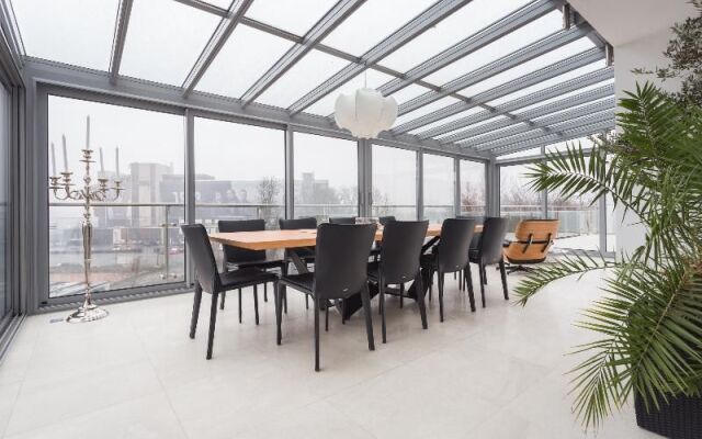 InPoint Luxury City Center Pool & Gym Apartments