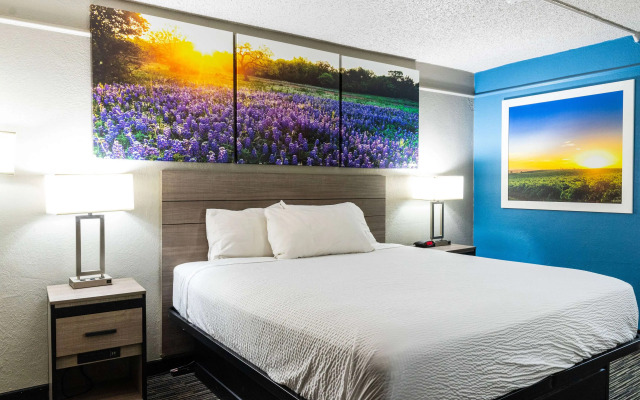 Days Inn by Wyndham Central San Antonio NW Medical Center