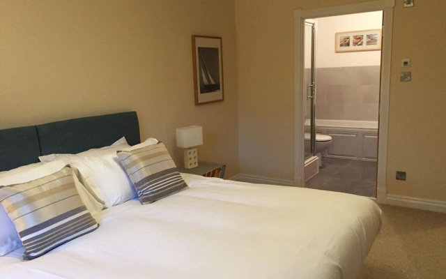 Turnberry Apartments