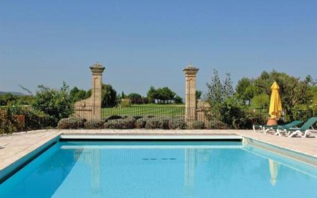 Pierre & Vacances Hotel Du Golf De Pont Royal En Provence