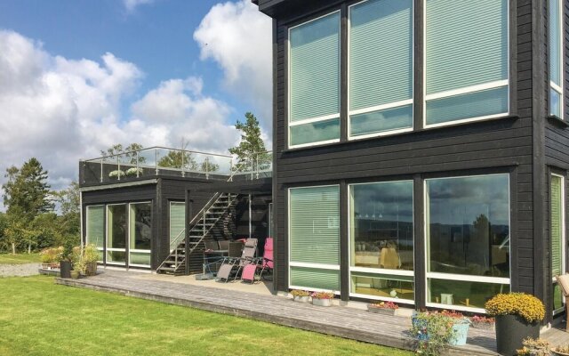 Beautiful Home in Lindesnes With 5 Bedrooms
