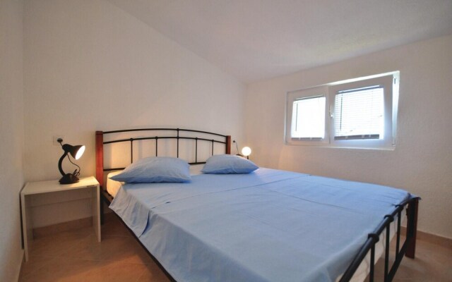 Amazing Home in Mimice With Wifi and 2 Bedrooms