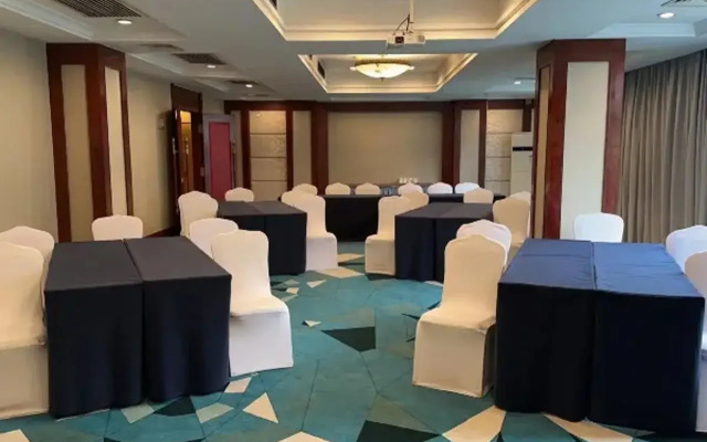 Yitel Shanghai Hongqiao Hub National Convention and Exhibition Center Store