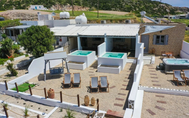 Avgerinos Deluxe Rooms