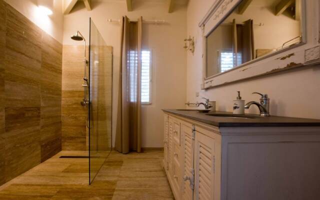 7 Bedrooms Luxury Colonial Villa Complete New 2017