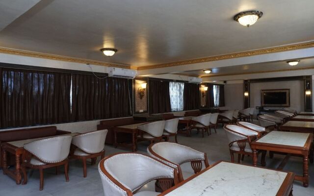 OYO 24487 Hotel Raj Regency