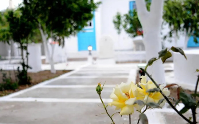 PERIVOLI 4-CHORA(5min away from the center by car)