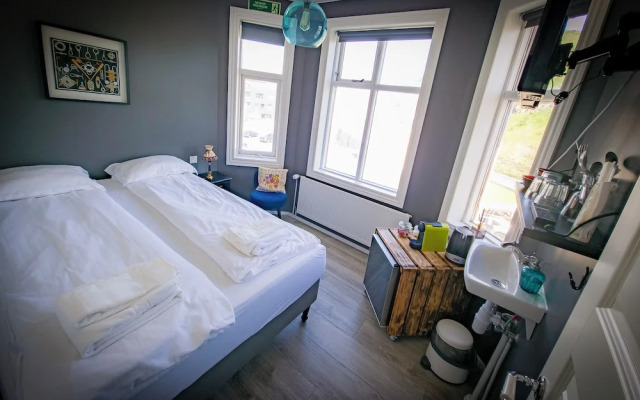 Guesthouse Hóll