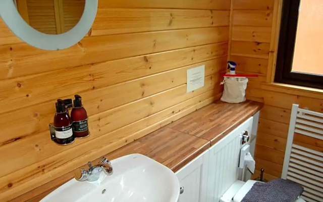 Cosy Rowan Woodland Lodge