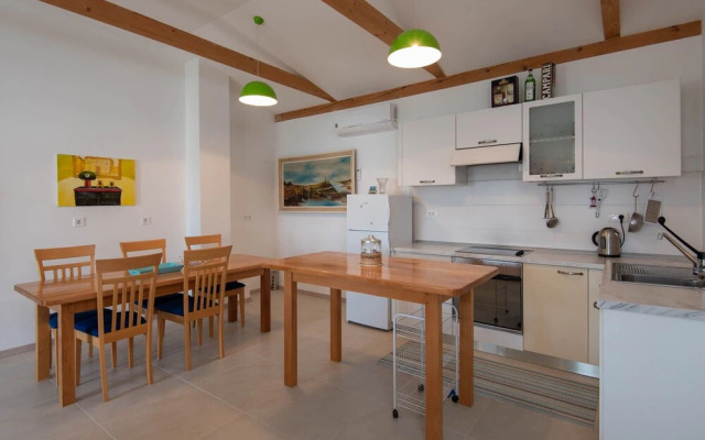 Apartment Square