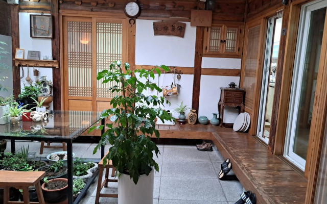 Nuhadang Hanok Guesthouse