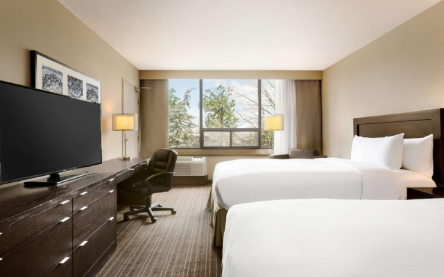 DoubleTree by Hilton Toronto Airport West