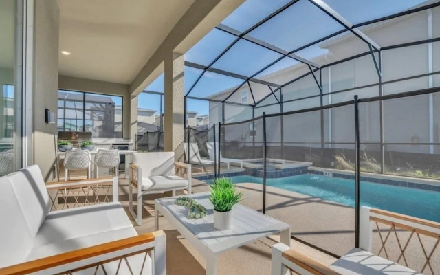 4350scene 6 Bedroom Villa