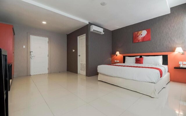 RedDoorz Premium near Pantai Losari 2