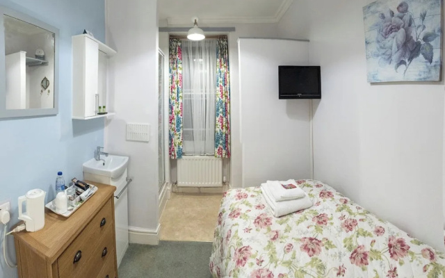 Garth Dderwen Guest House