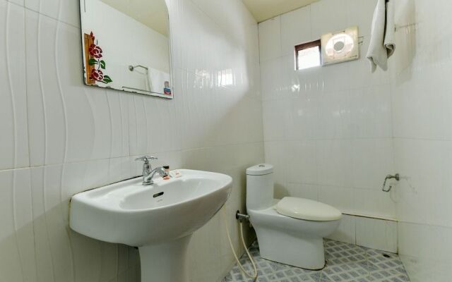 OYO 23047 Rkv Golden Petal Houseboat 3 Bhk