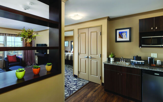 ClubHouse Hotel & Suites - Fargo