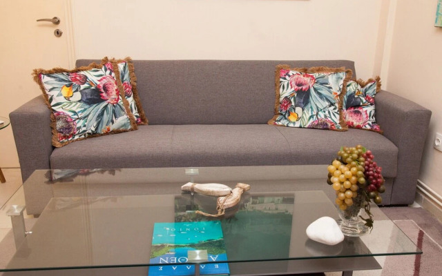 Glamorous Modern Aprt in Palaio Faliro