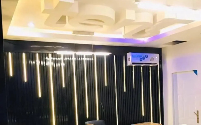 Ten15 Hotel & Suites