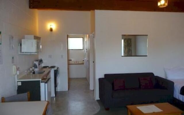 Coachman's Lodge Motel