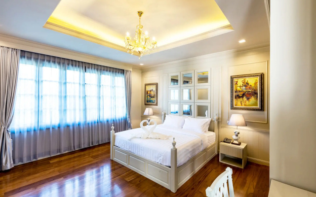 Merchant Villa