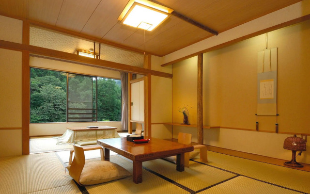Minakamisanso