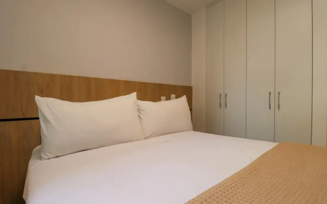 w Phenomenal 2BR With Balcony in San Isidro