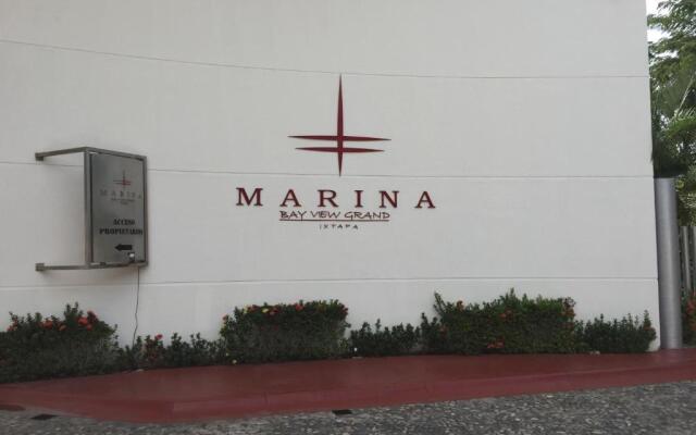 Bay View Grand Marina 1605 Sur