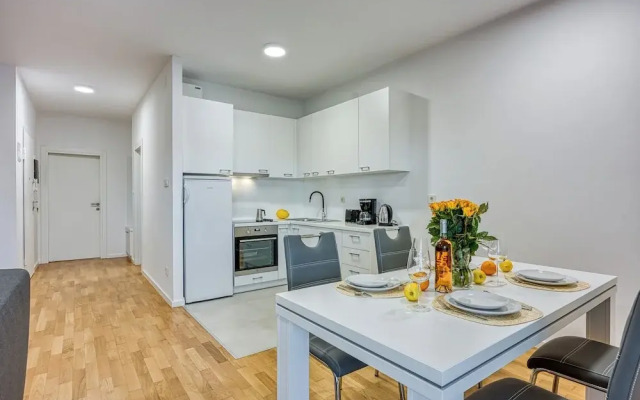 Cikat Bay Modern Apartment