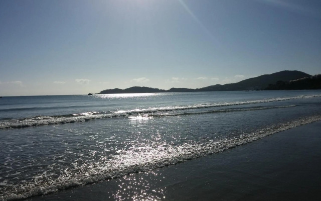 Apto 1 quarto, Centro de Bombinhas, 130 metros da praia.