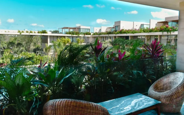Immaculate Design Coupled With First-class Amenities Penthouse