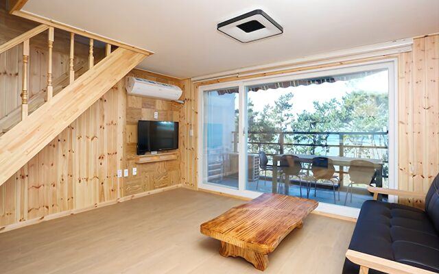 Yeosu Pierre Mont Pension