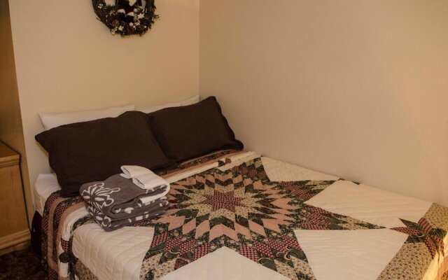 Mt. Baker Lodging Condo 33 – Inexpensive, Sleeps 6! by MBL