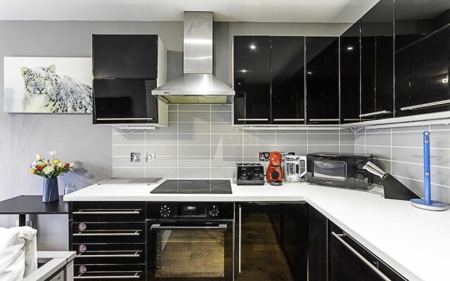 Modern 2-bed Flat, Bethnal Green