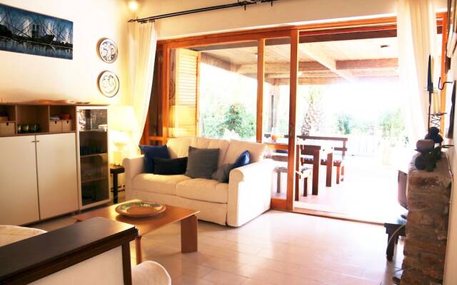 Villino Kenzia 4 Bedrooms Apartment in Stintino
