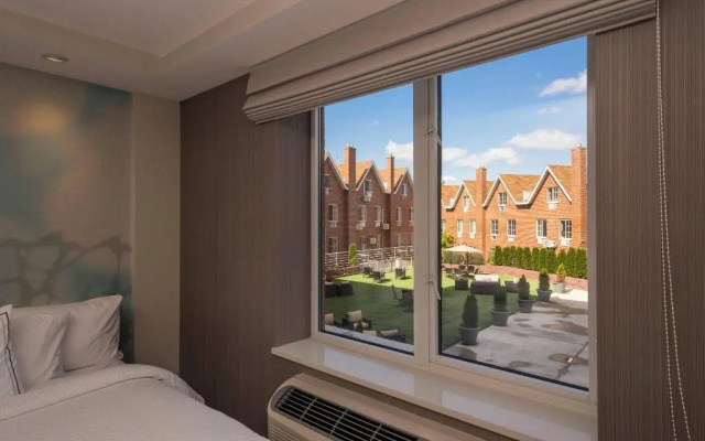 Courtyard New York QueensFresh Meadows