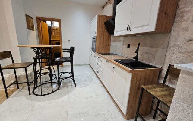 Apartment Antonio, on the Seafront With Garden