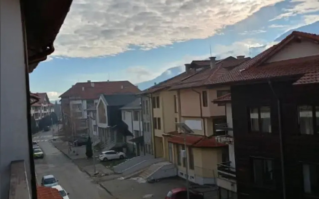 South Facing Balcony - 300mbps Wi-fi