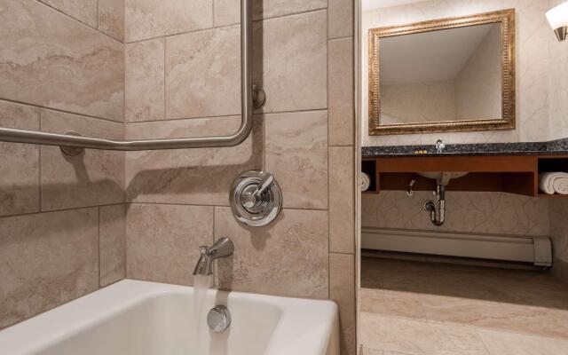 Best Western Plus Silver Saddle Inn