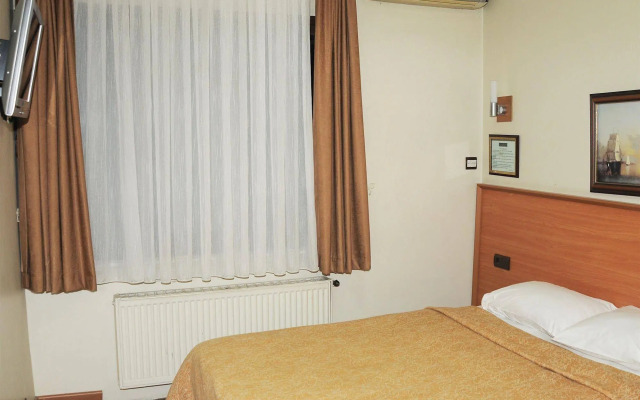 Ronax Hotel