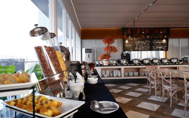 MaxOneHotels.com at Platinum Hayam Wuruk Jakarta
