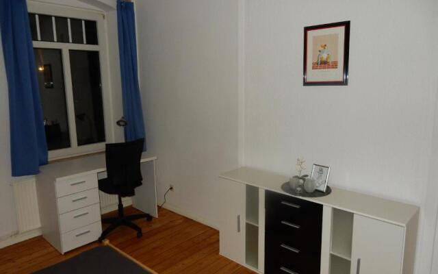 Zentrale 3 Zimmer Altbauwohnung mit Balkon